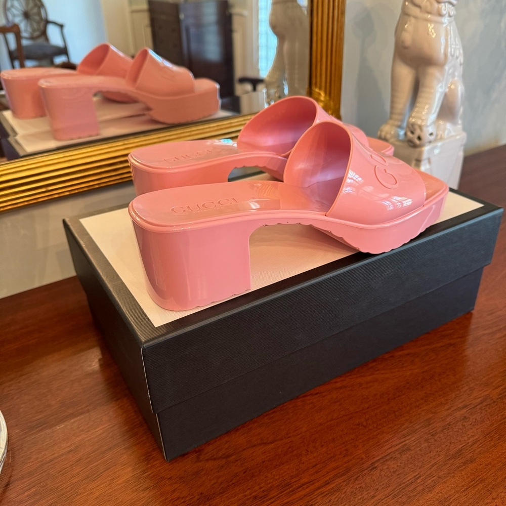 GUCCI Pink Rubber GG Platform Slide Sandals - Picture 4 of 16